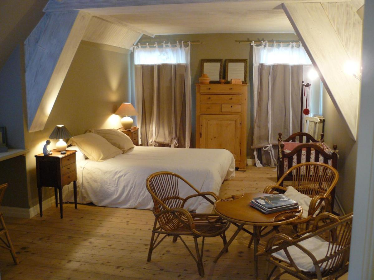 Le Manoir Sur La Roche, 74, Impasse Du Manoir, 71520 Navour Sur Grosne D121 Bed & Breakfast Clermain Exterior photo